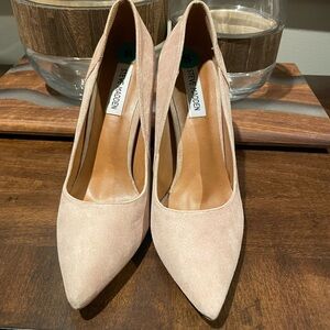Steve Madden Women's Tan Pumps. Size 8. Excellent condition